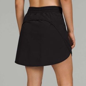 Lululemon Hotty Hot Skirt, NOT long. Worn once, size 6
